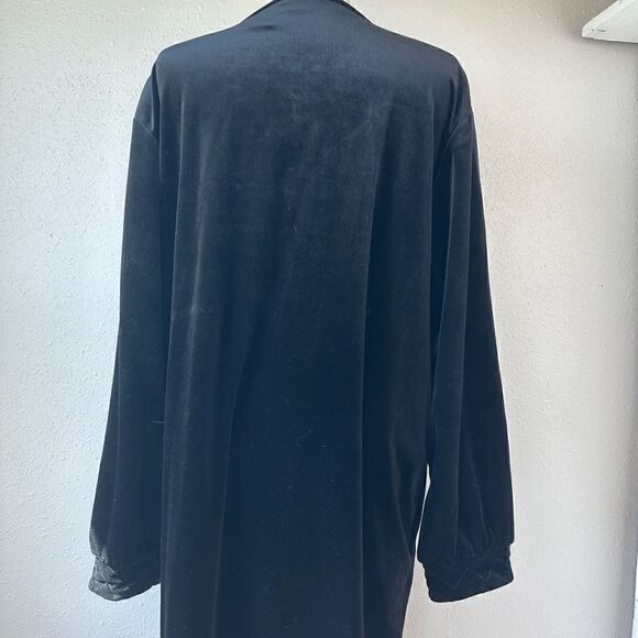 EUC Delicates Women’s Velvet Sleeping Gown - Picture 6 of 7